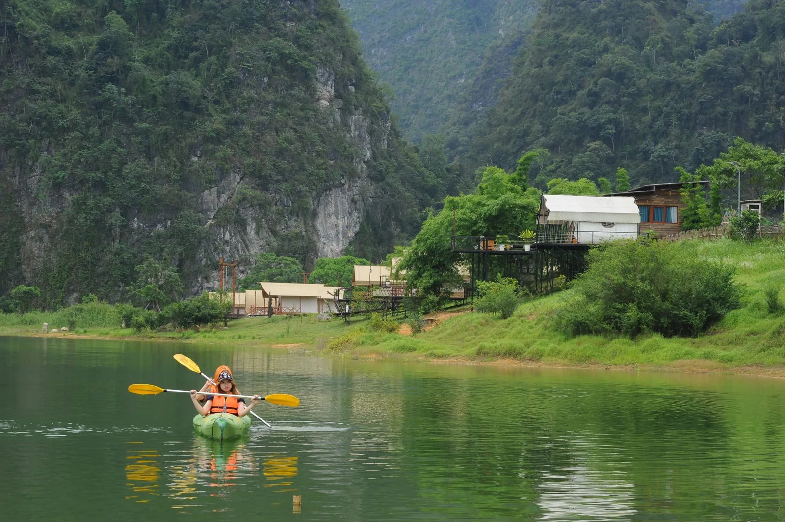 adventure tourism vs ecotourism comparison in Costa Rica